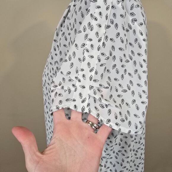 Women's Pleione White w/ Black Leaves Lightweight Blouse | Size Large - Picture 6 of 10